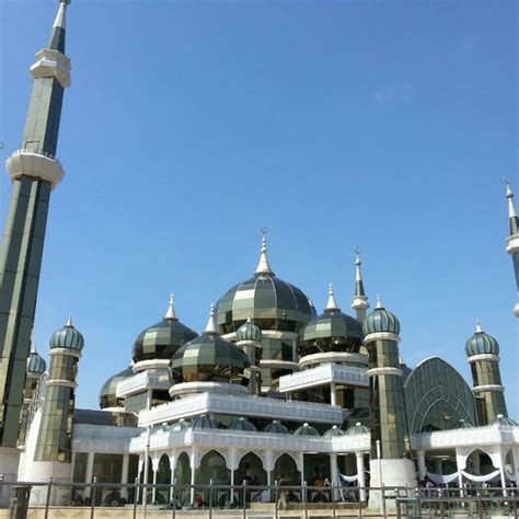 Masjid kristal merupakan sebuah masjid yang terletak dalam kawasan pelancongan taman tamadun islam di pulau wan man, terengganu. Masjid Kristal - Kuala Terengganu, Terengganu