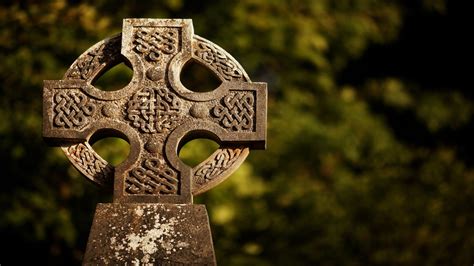 Understanding The Symbolism And Meaning Of A Celtic Cross Historyplex