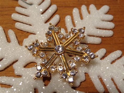 Vintage Snowflake Brooch Gold And Rhinestone Snowflake Pin Etsy
