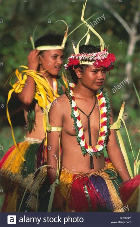 federated states of micronesia yap islands island of yap village bechial women are preparing to