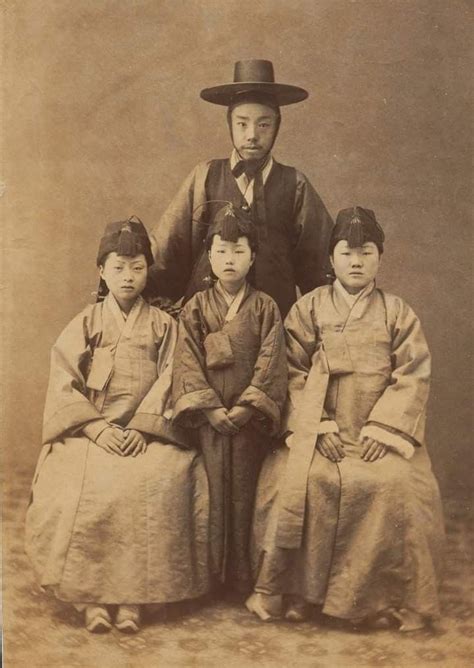 Korean Photography Vintage Photography Korean Traditional Dress Traditional Outfits Culture