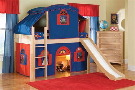 Berikut beberapa desain kamar tidur anak yang bisa menjadi inspirasi untuk kamar tidur yang akan anda buat untuk sang anak. Kamar Tidur Laki-Laki ini stylis Abis CV. AIK