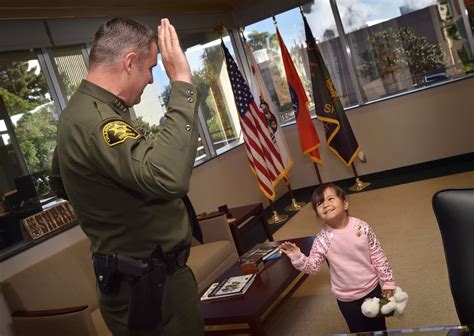 Deputy And Daughter Who Sang On ‘ellen Enjoy A Special Visit With
