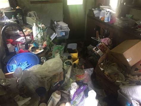 Landlord Kicks Tenants Out For Trashing House Barnorama