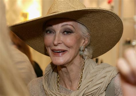 85 year old model carmen dell orefice s runway appearance has the internet aflutter — photos
