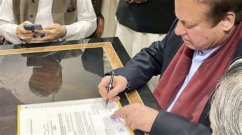 pakistan s self exiled former prime minister nawaz sharif returns home ahead of a parliamentary
