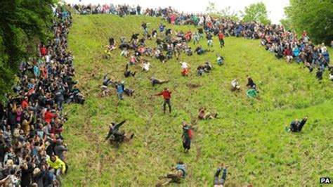 Unofficial Gloucestershire Cheese Rolling Attracts Hundreds Bbc News