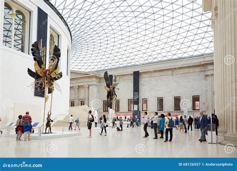 Grande Interno Della Corte Di British Museum La Gente A Londra