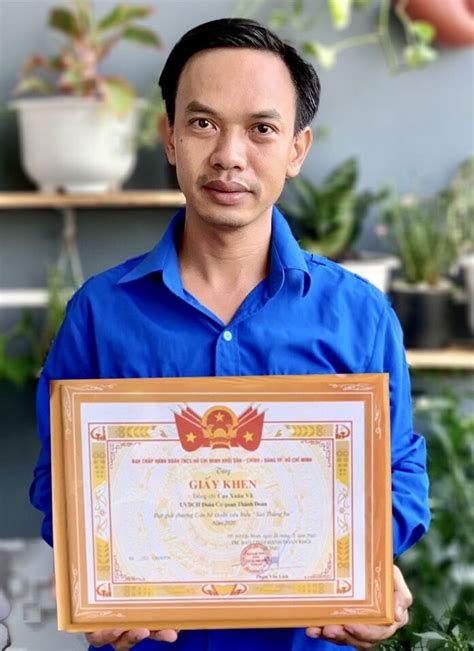 Trường vũ (tên thật huỳnh văn ngoảnh, sinh ngày 25 tháng 2 năm 1963) là một nam ca sĩ hải ngoại người việt gốc hoa ở mỹ nổi tiếng với dòng nhạc vàng. Đồng chí Trần Nam Anh - Bí thư Chi đoàn và đồng chí Cao ...
