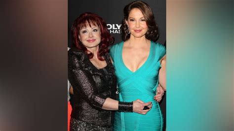 Ashley Judd Says She Needed To Go Back Into Therapy After Seeing Her Mothers Death Scene In