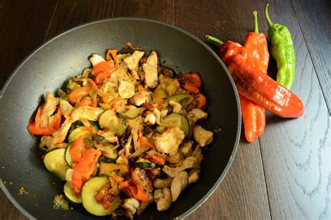 Cómo cocinar con un wok. Receta: Wok de pavo con verduras | Blog de Luminarc