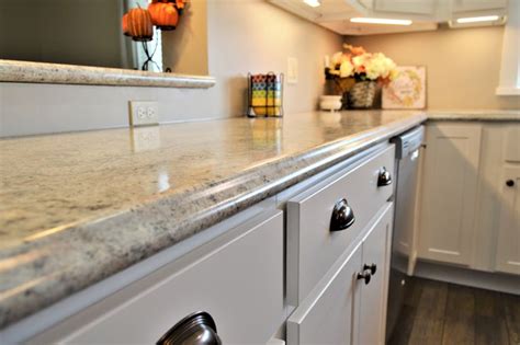 Laminate countertop, Amore edge detail, Madura Pearl color | Kitchen