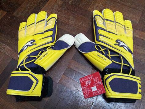 Ada yang lebih mahal, ada juga yang lebih murah. - BaRaNg bRaNdEd mUrAh -: Puma Goalkeeper Glove -SOLD-