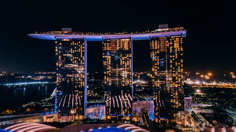 This is my favorite hotel in singapore and i make sure i stay here everytime i am in singapore. Marina Bay Sands Hotel : singapore
