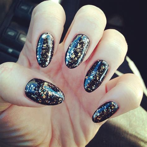 Pin By Heather Berg On My Nails Black Gold Nails Almond Shape Nails