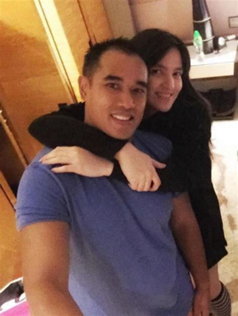 Tak pegang ponsel selama rehab, nia ramadhani kepo komentar publik soal kasus narkobanya. Intip Asyiknya Liburan Nia Ramadhani dan Keluarga Bakrie ke Hongkong - Photo Bintang.com