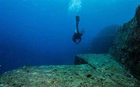 Hotels near (ogn) yonaguni airport. Les ruines de Yonaguni au Japon : cette pyramide engloutie ...