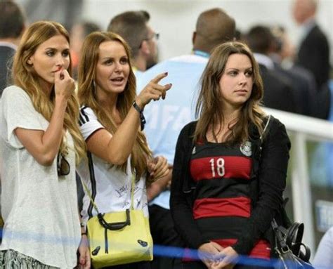Felix kroos vereinslos seit 01.07.2021 zentrales mittelfeld marktwert: German midfielder Toni Kroos with girlfriend Jessica ...