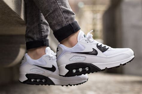 Nike Wmns Air Max 90 Essential White Black Sbd