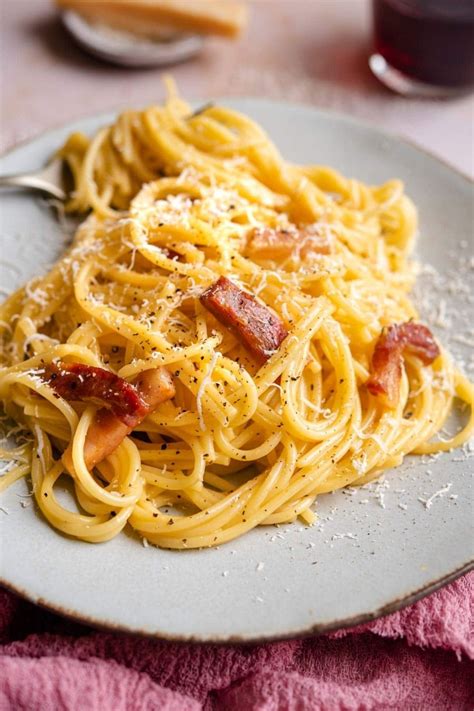 Traditional spaghetti alla carbonara ready in just 10 minutes Made