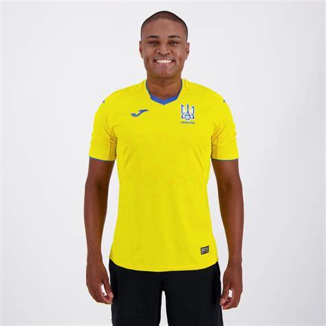 En política, varias organizaciones denominadas camisas azules (blue shirts en inglés) o que se identificaban por vestir camisas azules: Camisa Joma Ucrânia Home 2021 - FutFanatics