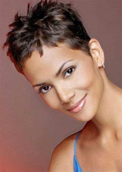 She still sports her signature short pixie cut, she. 15.Best Halle Berry Short Haircuts | Short hair styles ...