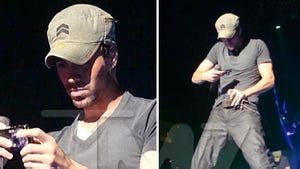 Enrique Iglesias Gets Naked For World Cup Bet Enrique Nude On Water Skis