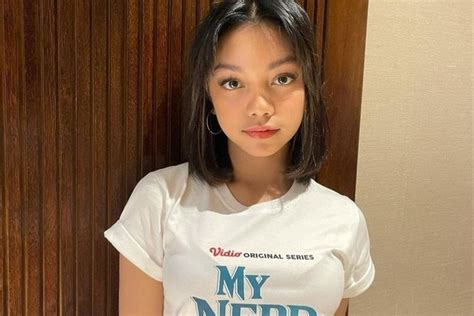 Profil Dan Biodata Naura Ayu Aktris Yang Sukses Perankan Rea Dan Fara Di Serial My Nerd Girl