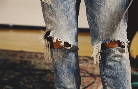 How To Wear Ripped Jeans