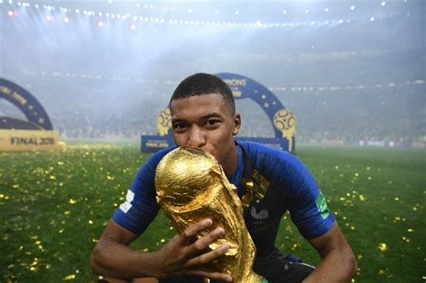 Mbappé se incluye como candidato al Balón de Oro - Deportes - ABC Color