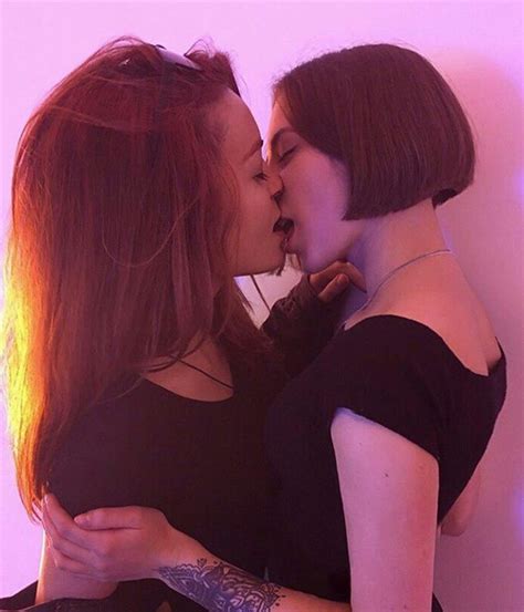 Lesbian Love Cute Lesbian Couples Lesbian Pride Lesbians Kissing Girls In Love Friend