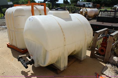 500 Gallon Poly Tank In Olathe Ks Item J5850 Sold Purple Wave