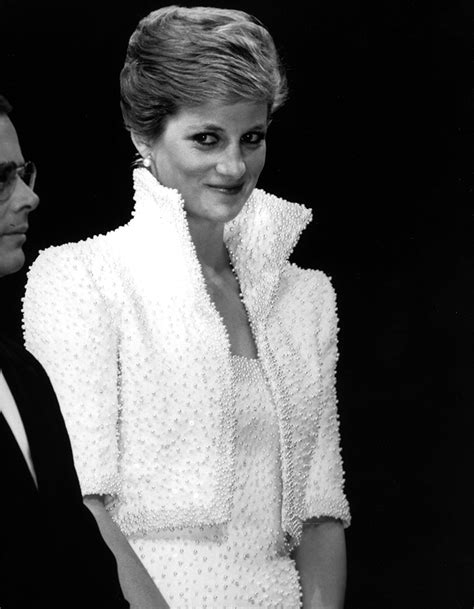 Princess diana was a member of the british royal family. Diana Spencer - Sa bio et toute son actualité - Elle