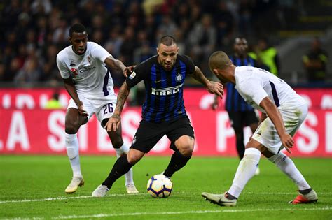 Radja nainggolan (born 4 may 1988) is a belgian professional footballer who plays as a midfielder for belgian club royal antwerp. Radja Nainggolan viert terugkeer in Inter-selectie - Gazet ...