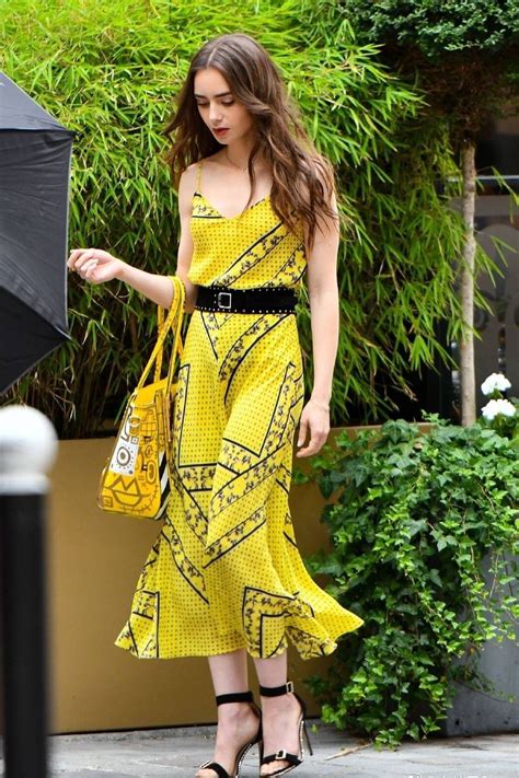 Find Out Where To Get The Skirt Lily Collins Style Emily In Paris
