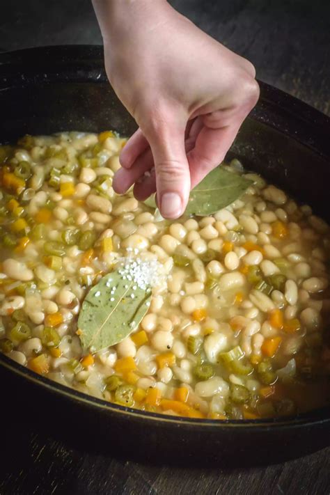 Crock pot creamy northern beans and ham with a hint of sweetness from brown sugar. Crock Pot Great Northern Beans | Recipe | Northern beans ...