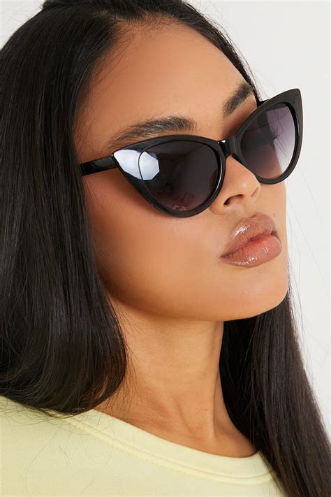 Black Oversized Cat Eye Shaped Sunglasses In The Style