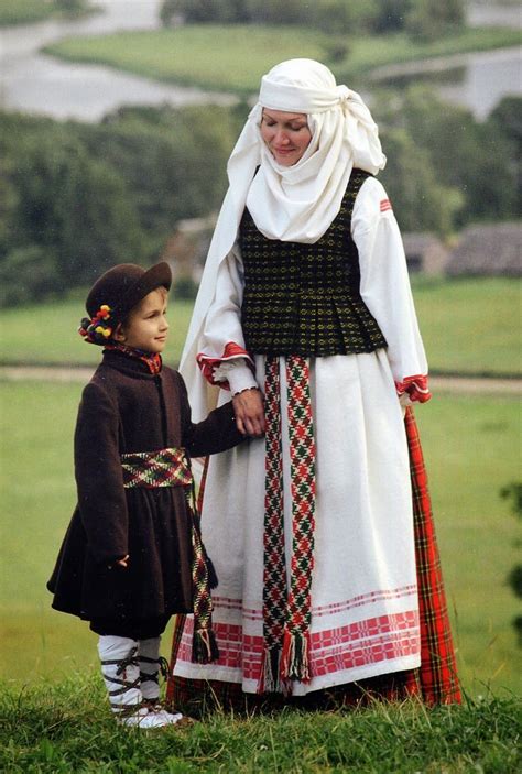 The Folk Costumes Of Lithuania Aukštaitija Folk Costume Costumes Redwork Embroidery Modern