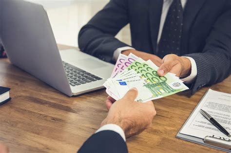 Dans ce quiz du jeu 94%, vous devez trouver 8 métiers qui sont réputés pour en mettre plein les poches à ceux qui les pratiquent. Métier bien payé sans diplôme 🎖️ Comment gagner 4 000