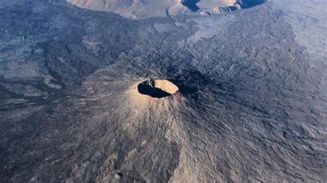 The Story Of The Famous Volcano In Saudi Arabia Near The Prophets Tomb