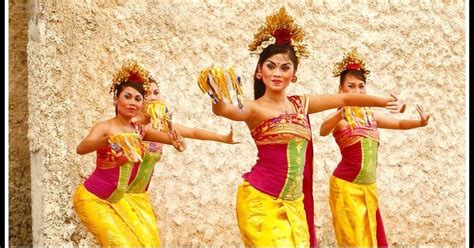 Traditional Dance From Indonesian Tari Pendet Dari Bali