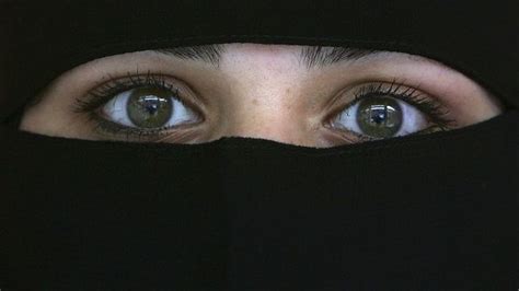 Traditionally Submissive Muslim Women Rebut David Cameron S Comments