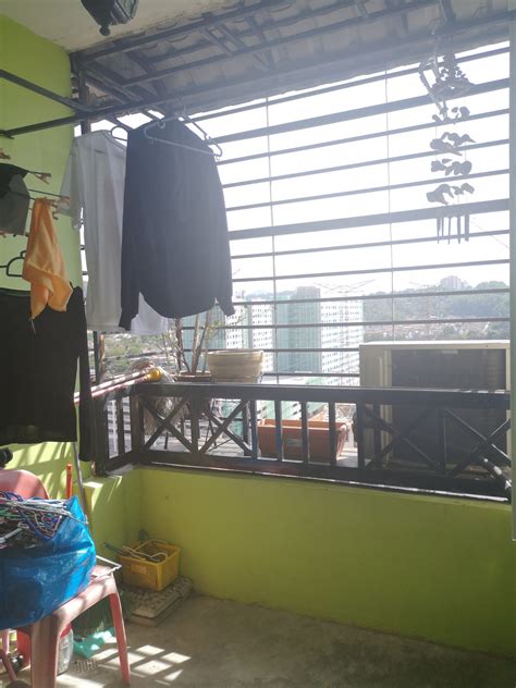 This holiday home features 3 bedrooms, a kitchen with a dishwasher and a microwave, a. Pangsapuri Beringin, Taman Gombak Permai, Pinggiran Batu ...