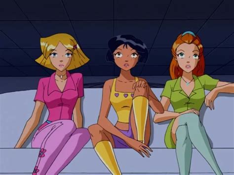 Pin By Lucy Thomas On Zat Spy Outfit Totally Spies Cartoon Outfits