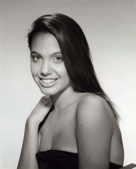 Young Angelina Jolie 36 Pics