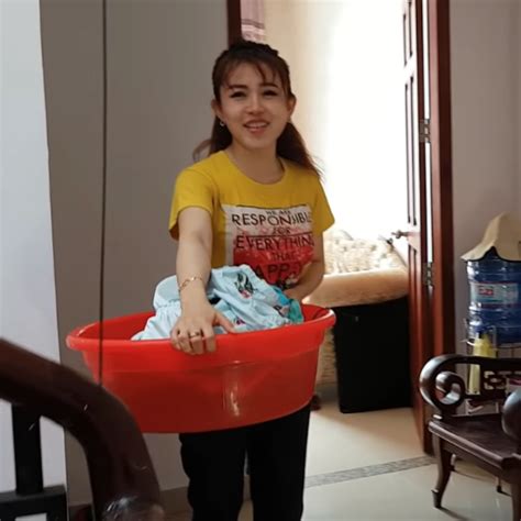 Youtuber khoa pug là ai? Bạn gái Khoa Pug là ai? Cô nàng "Cameraman" theo anh đi ...