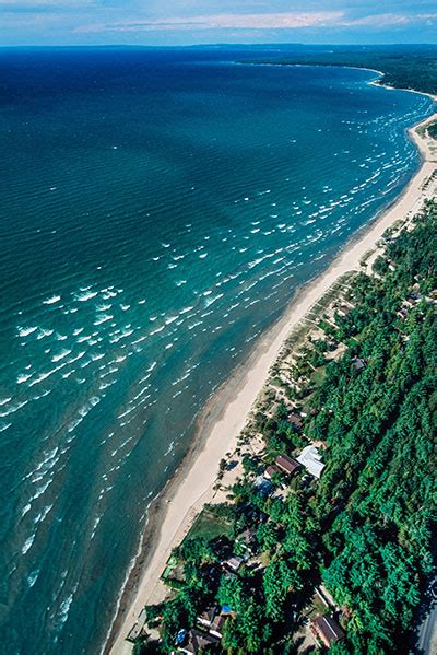 The beach runs unbroken along the bay of bengal for 75 miles, enough to make it the world's longest, according to the government's tourism board. Wasaga Beach - A guide to the worlds longest freshwater beach