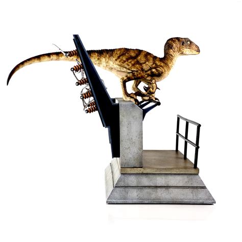 Jurassic Park Breakout Raptor Statue Eu