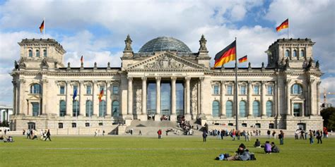 Auch in deutschland war es nicht immer selbstverständlich, dass es eine von den bürgern gewählte regierung gab. Das Reichstagsgebäude