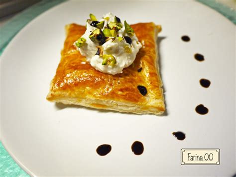 Mousse di gorgonzola e datteri. mousse di gorgonzola pistacchi